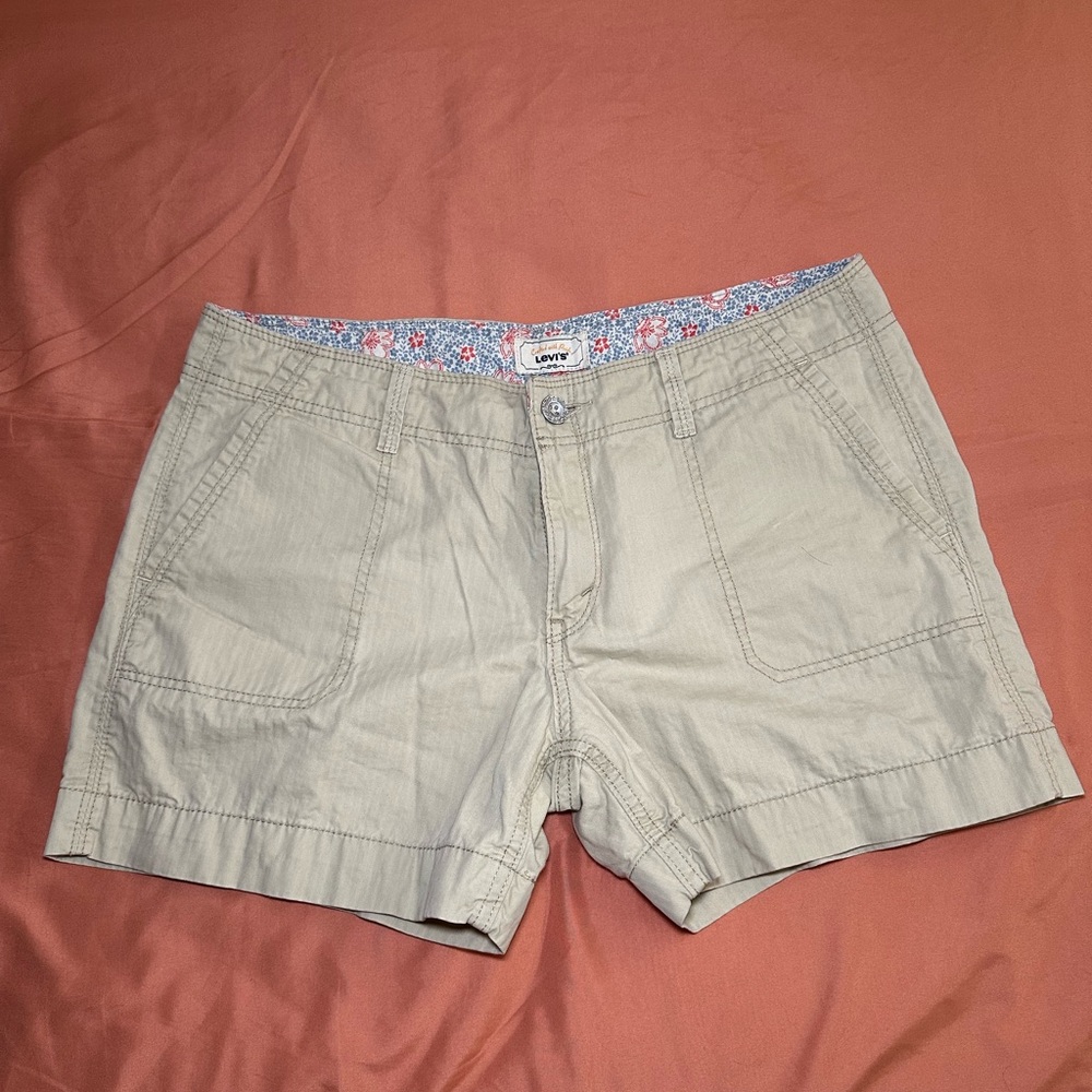 Khaki shorts